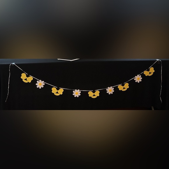 Bee-Themed Gender Reveal/Shower Decor - Picture 9 of 9